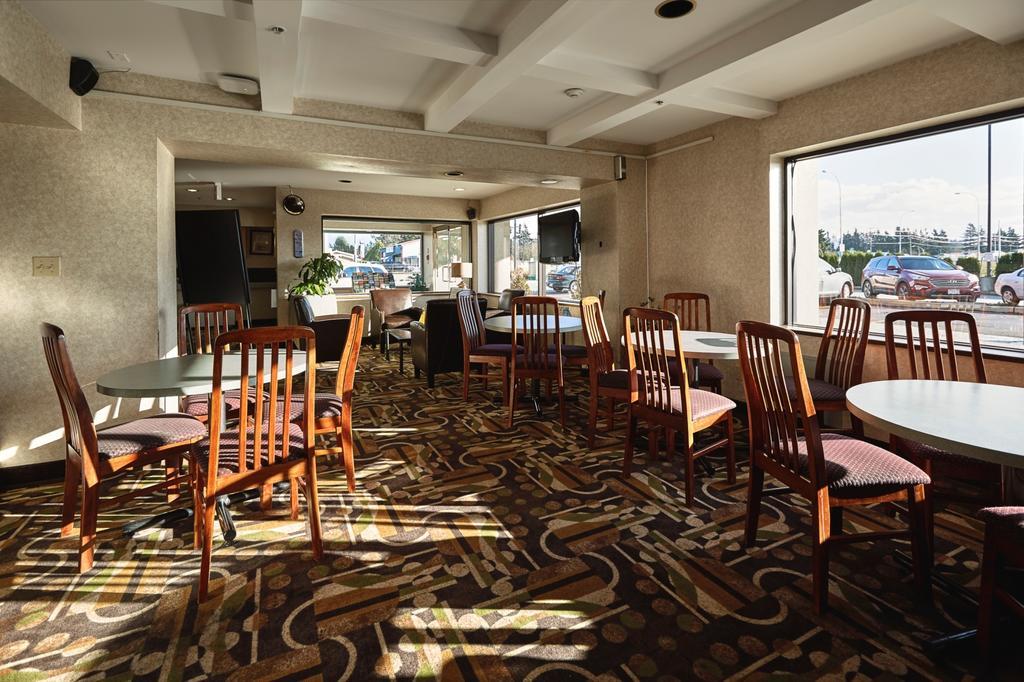 Ramada By Wyndham Abbotsford Exterior foto
