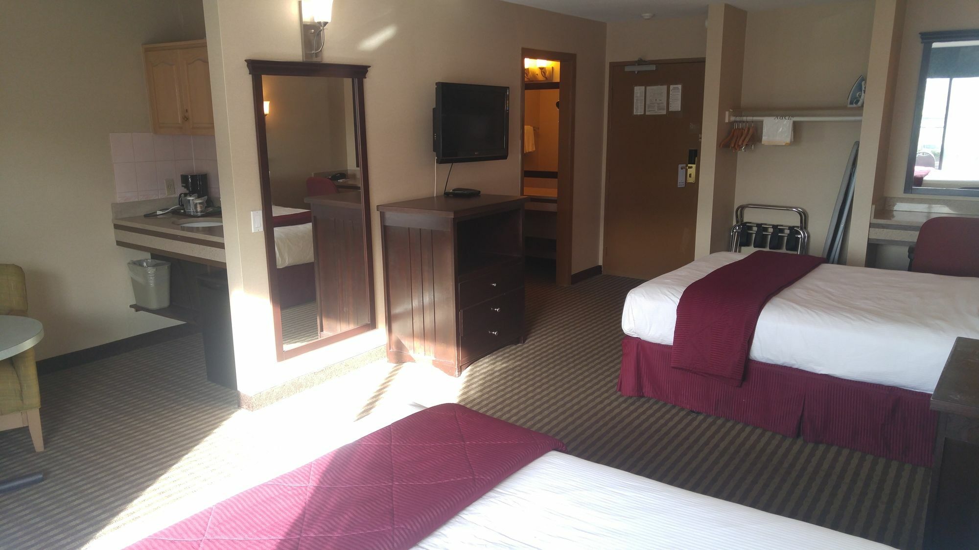 Ramada By Wyndham Abbotsford Exterior foto