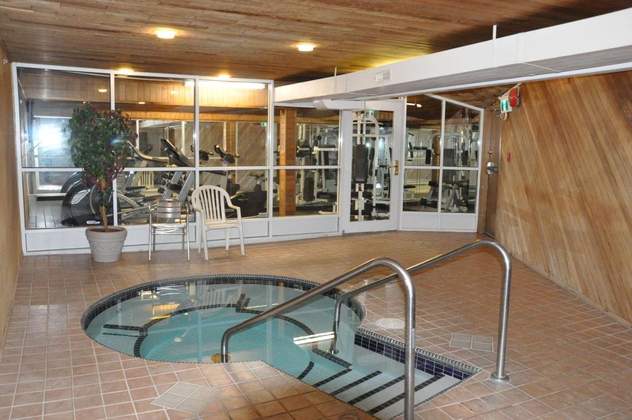 Ramada By Wyndham Abbotsford Exterior foto