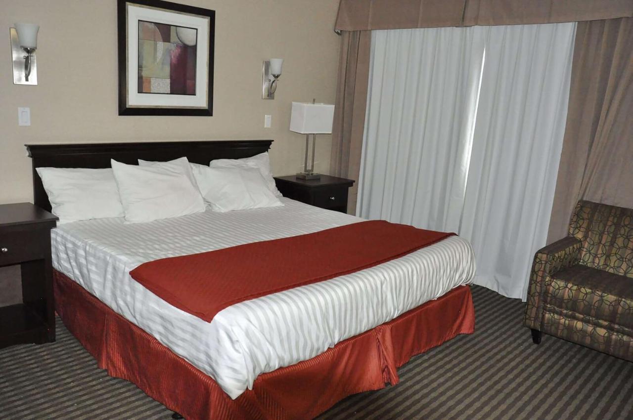 Ramada By Wyndham Abbotsford Exterior foto